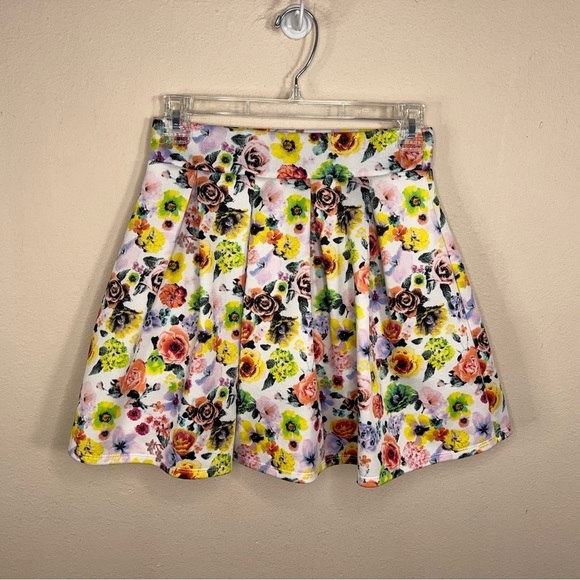 XS JUNIORS COLORFUL FLORAL PRINT SKIRT PLEATED STRETCH - Picture 2 of 4